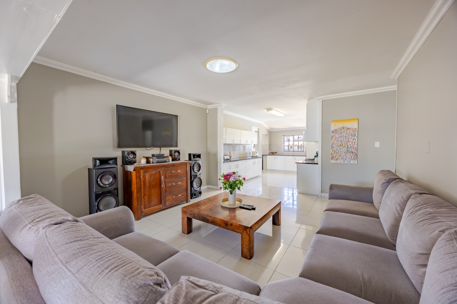 5 Bedroom Property for Sale in Bothasig Western Cape